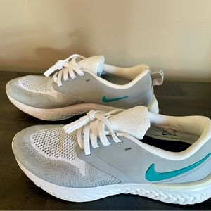 Women Nike size 6 Odyssey React Flyknit